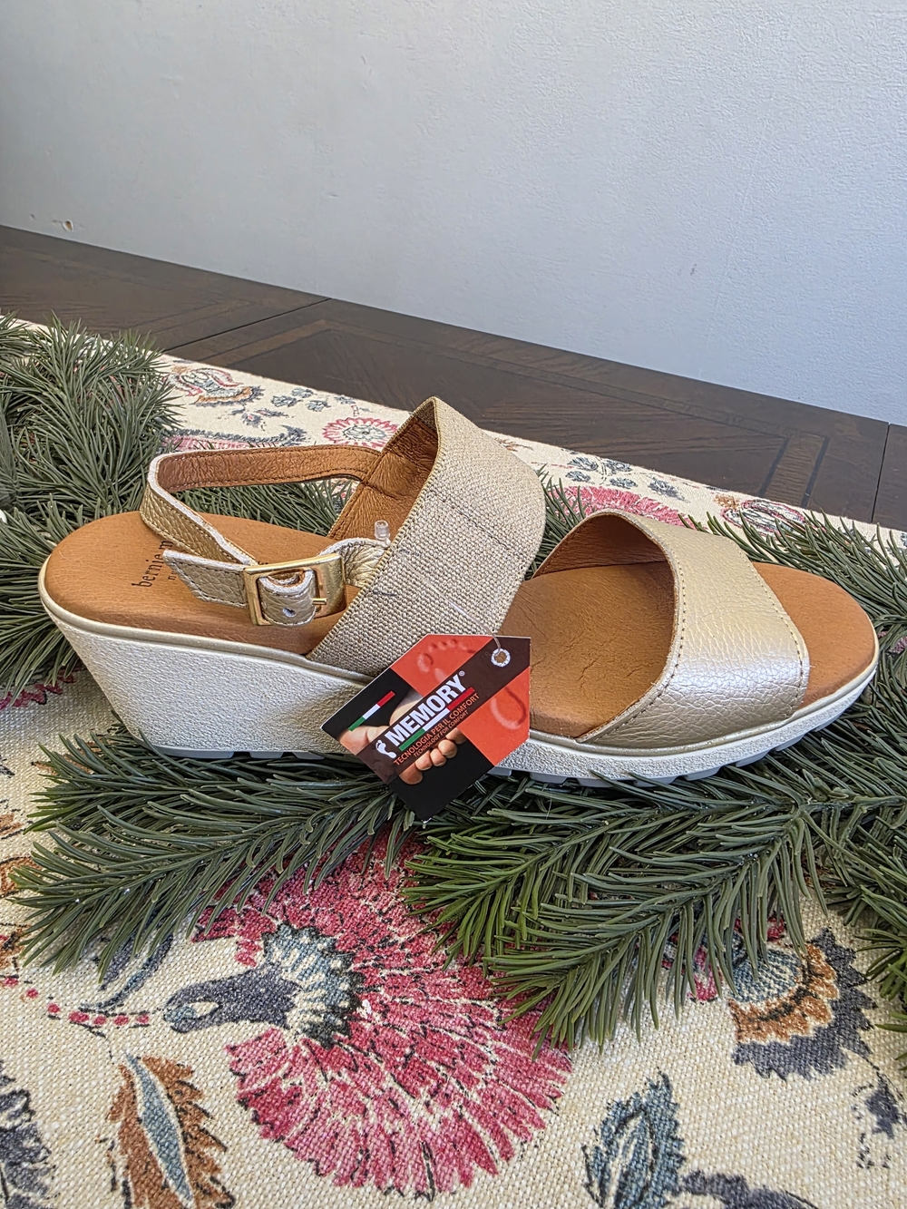 bernie mev. Women's G102 Made in Italy Leather Wedges in Gold